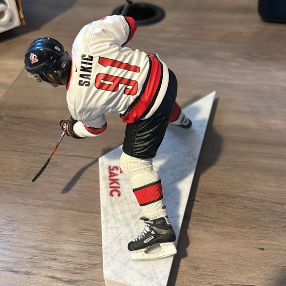 Joe Sakic figurine - Picture 2 of 5